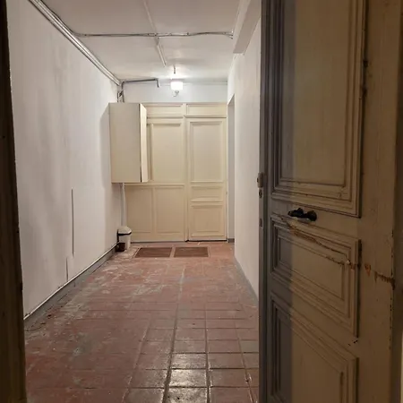 La Duchesse De Bourbon *