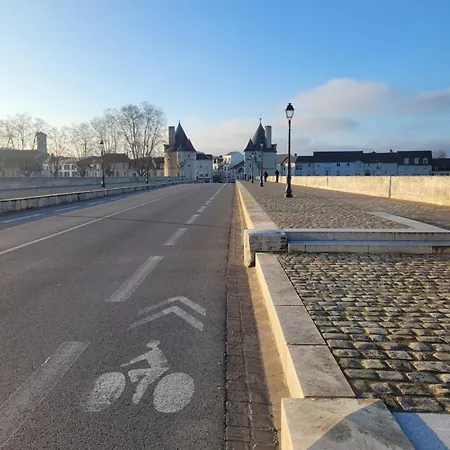 La Duchesse De Bourbon * Châtellerault